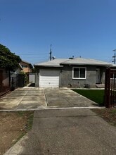 Building Photo - 7044 Yarmouth Ave