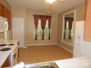 Building Photo - 307 Alabarda Ln