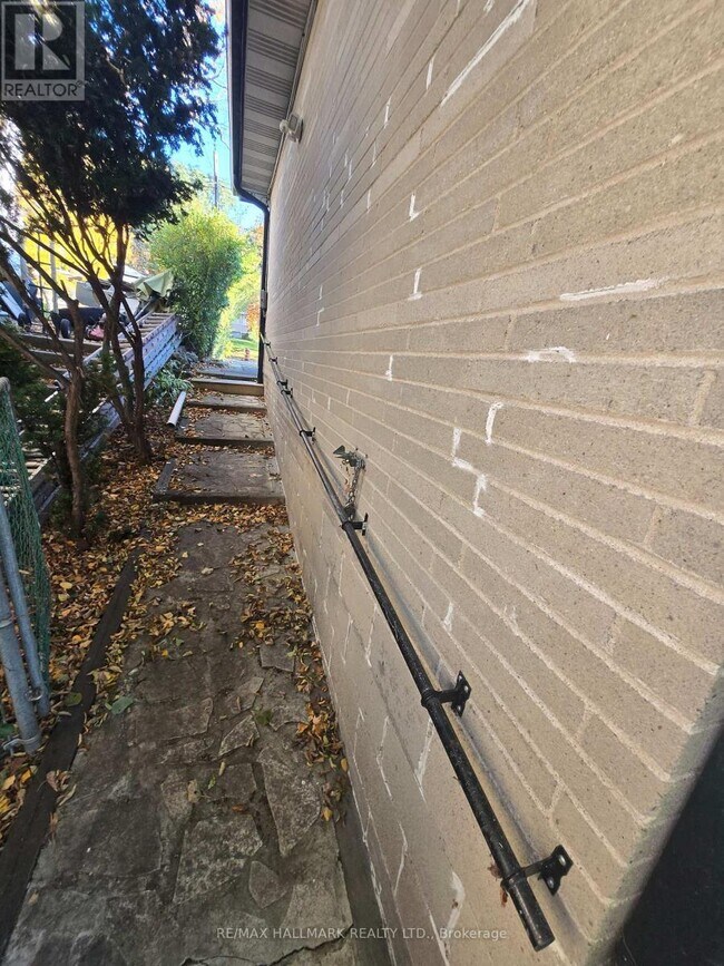 Photo du bâtiment - 15 Burnview Crescent