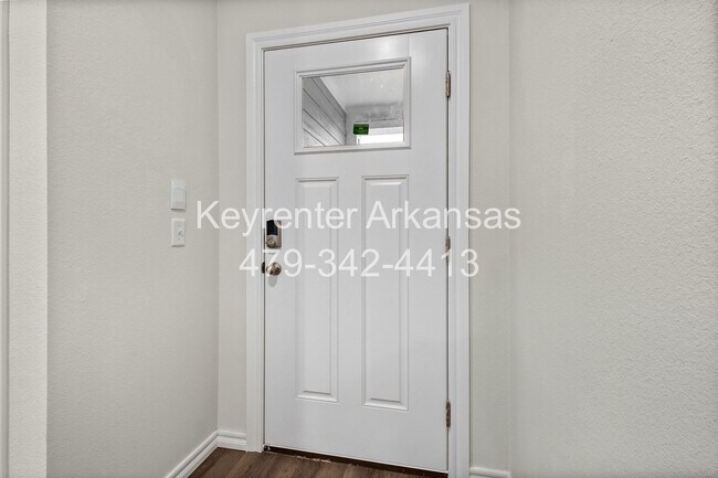Building Photo - Gorgeous Home in Gentry!