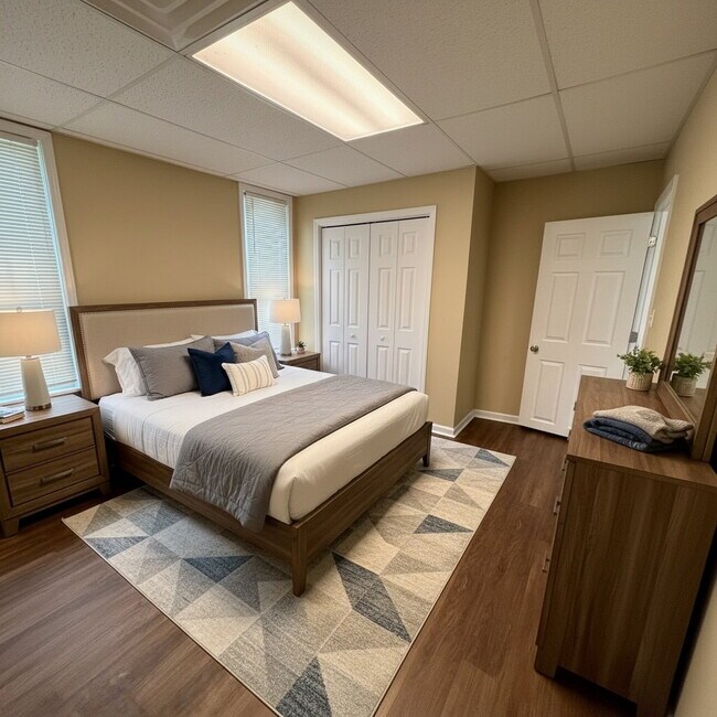 Foto del edificio - "Charming 2-Bedroom Home in Heart of Paris, TN – Cozy 1070 Sq Ft Living!"