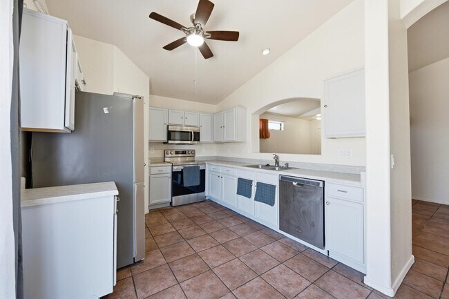 Foto del edificio - 12418 W Windrose Dr