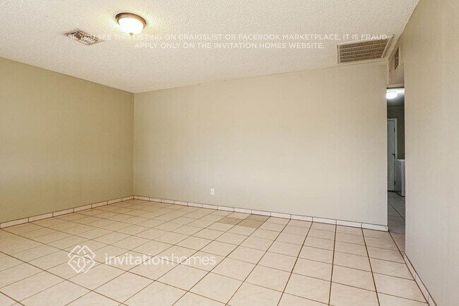 Building Photo - 3808 W Glendale Ave