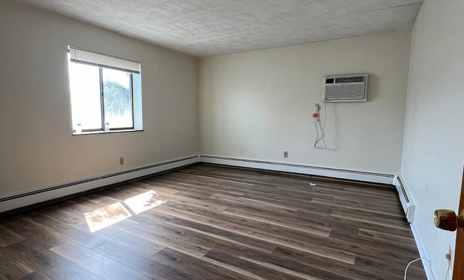 Building Photo - 173 Adams Ave