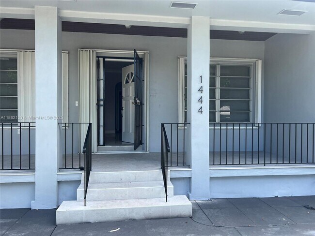 Foto del edificio - 1444 NW 38th St