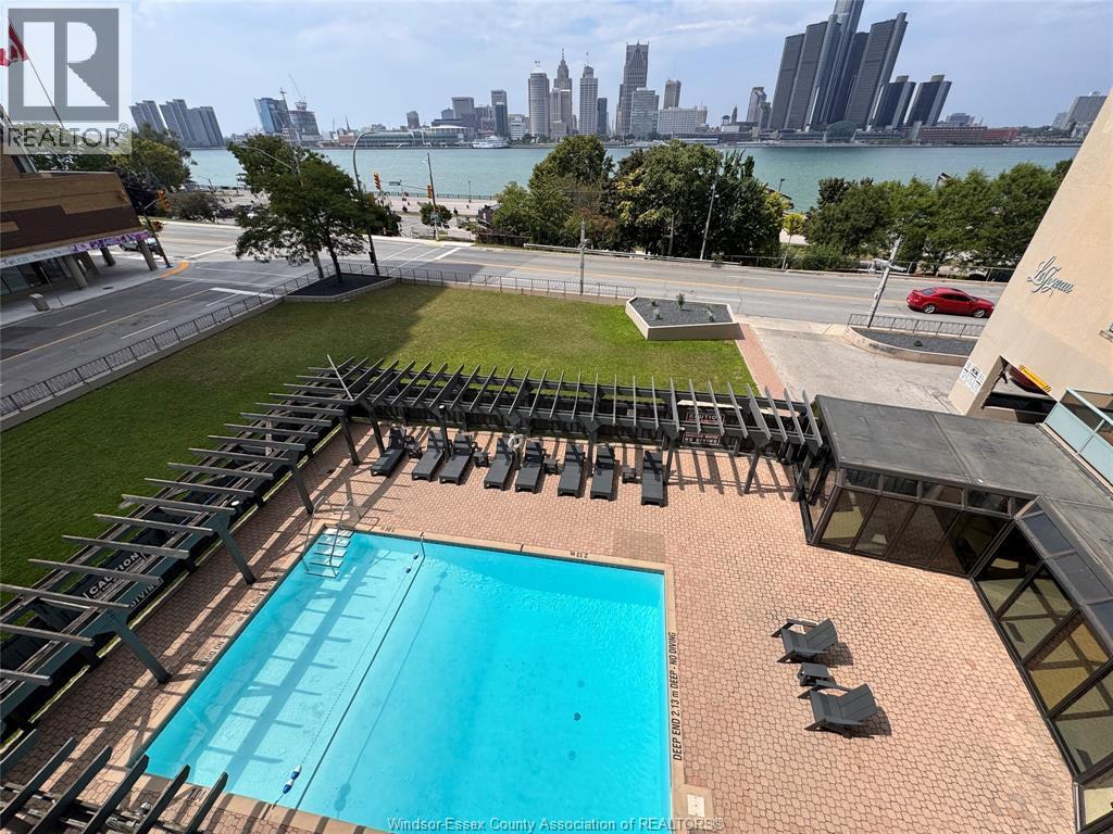 Photo principale - 111 Riverside Dr E