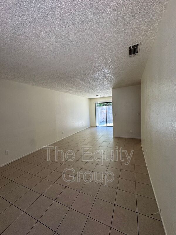 Building Photo - 1042 N Jefferson St