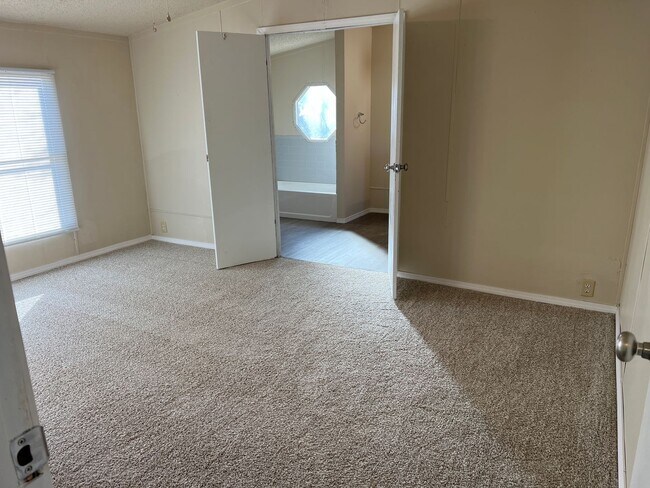 Foto del edificio - Newly updated 3 Bedroom 2 Bath