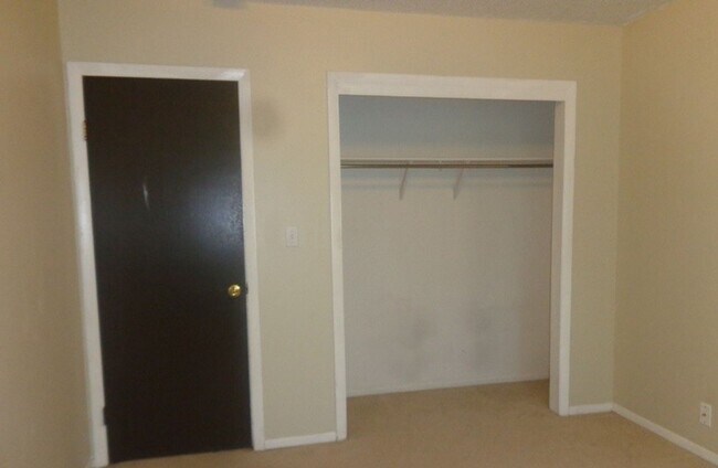 Building Photo - 3-Bedroom Home In A Great Location!