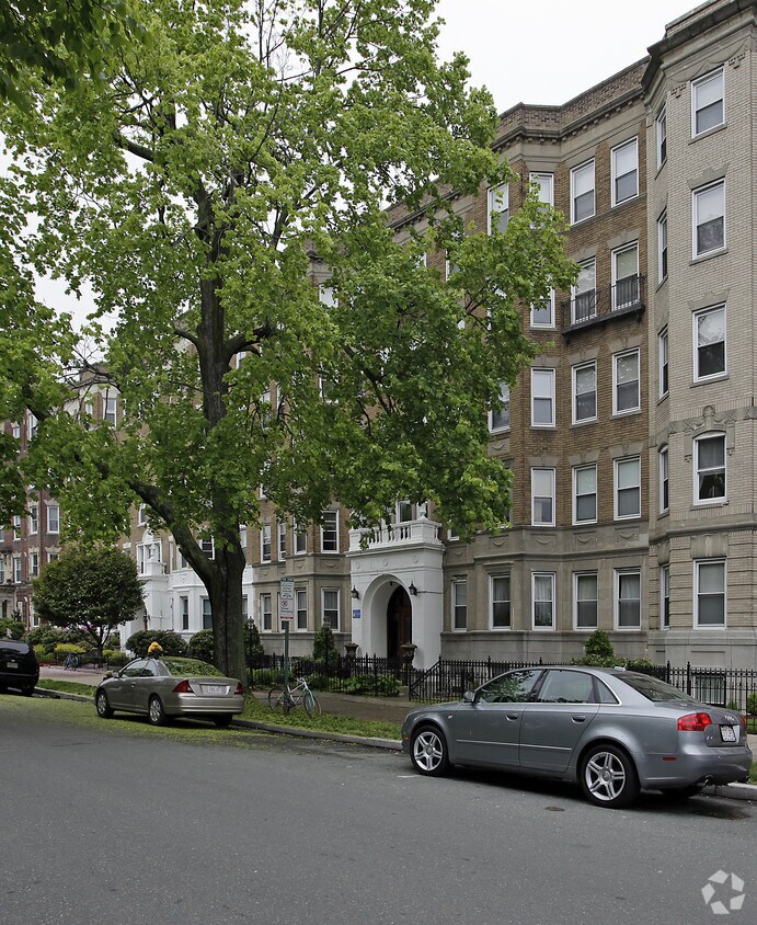 Building - 117 Park Dr