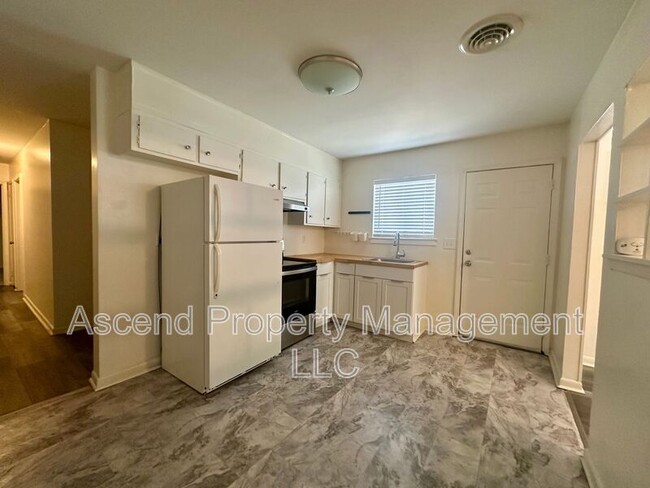 Foto del edificio - 875 N Chamberlain Ave