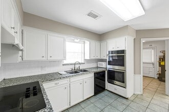 Building Photo - 614 Val Lena Dr