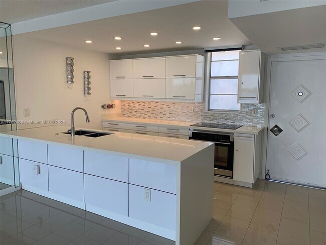 Building Photo - 3010 Marcos Dr