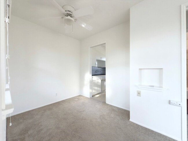 Building Photo - Across From The Beach in South O!