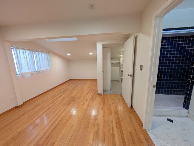 Foto del edificio - 12815 Caswell Ave