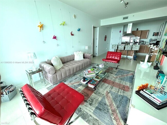 Building Photo - 2 br, 2.5 bath Condo - 218 SE 14th St Apt ...