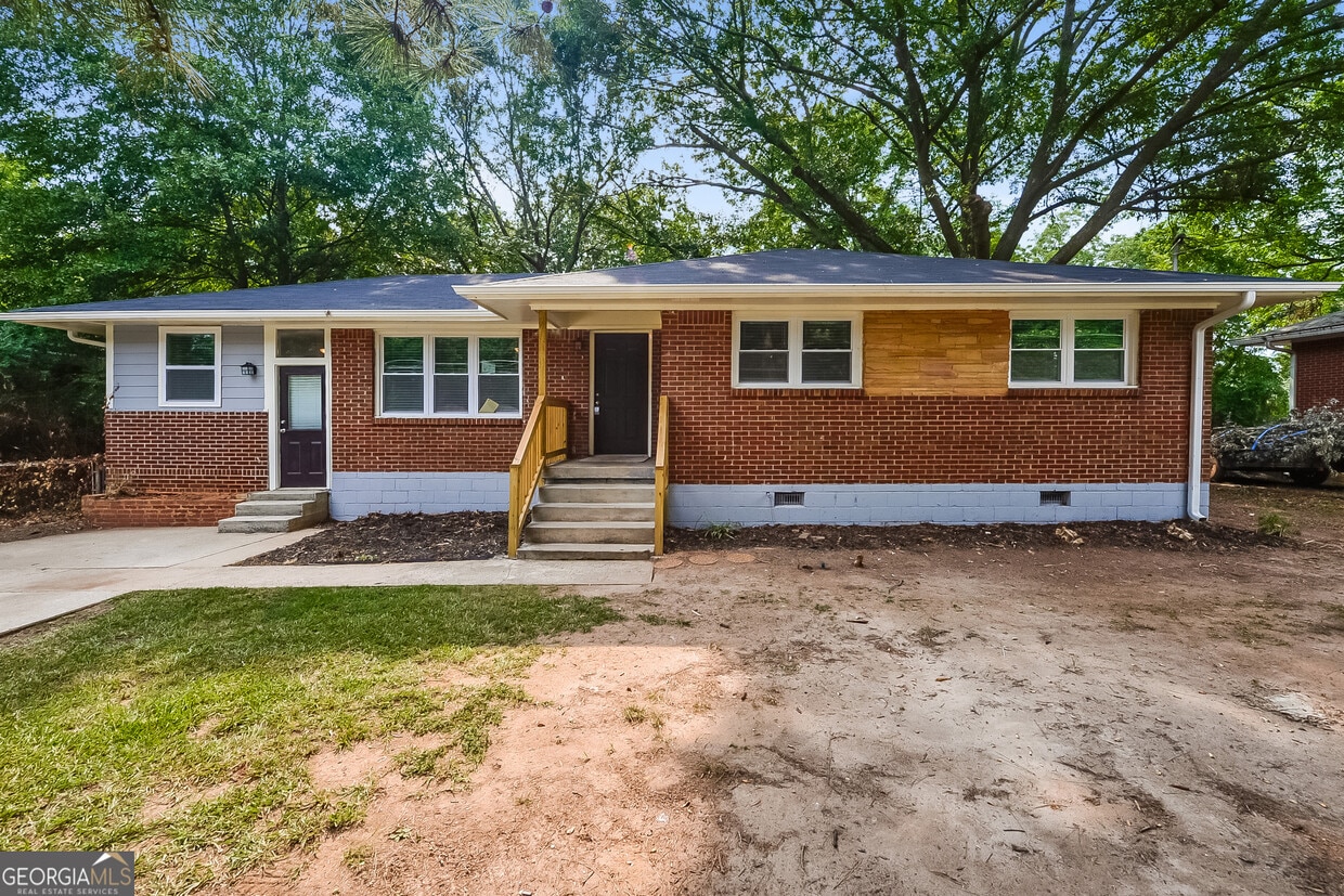 Primary Photo - 5577 Ash St