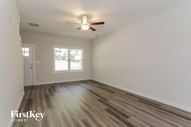 Building Photo - 5345 Pinebrook Dr
