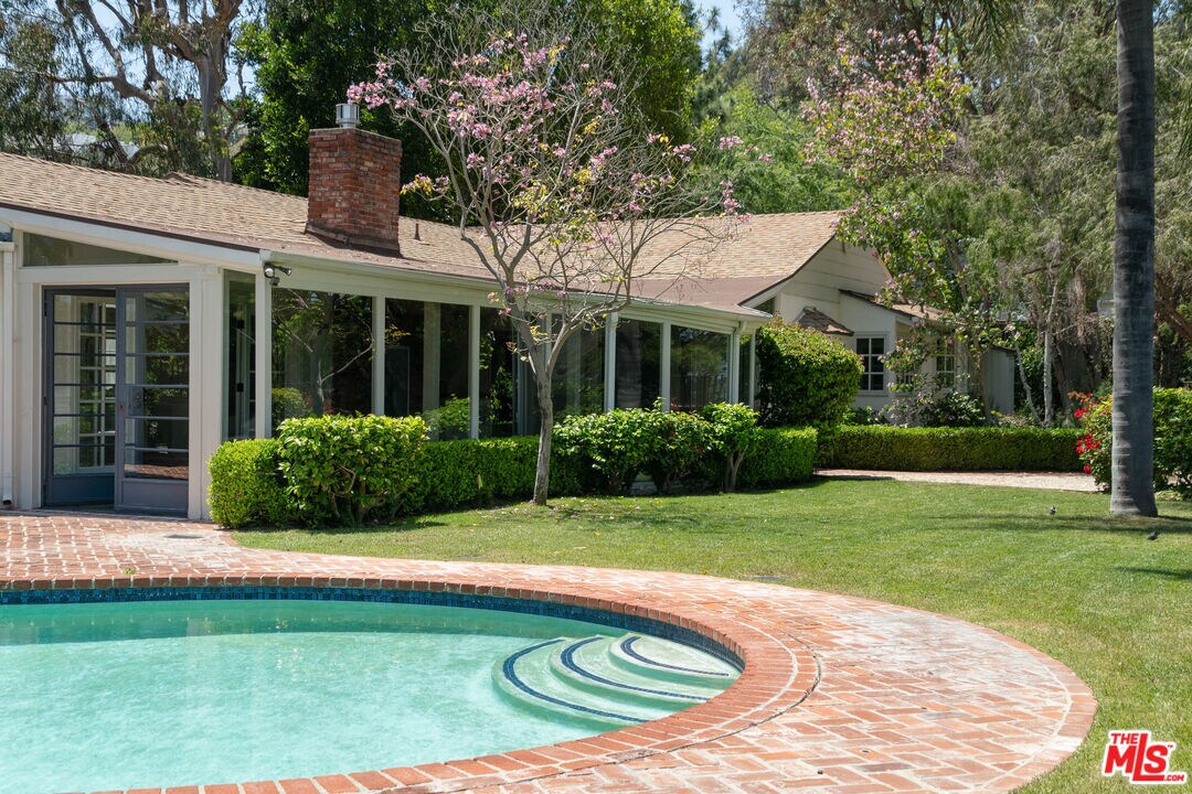 Primary Photo - 7321 Woodrow Wilson Dr