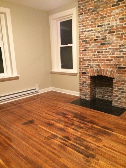 Primary Photo - 5 W Oakwood Pl