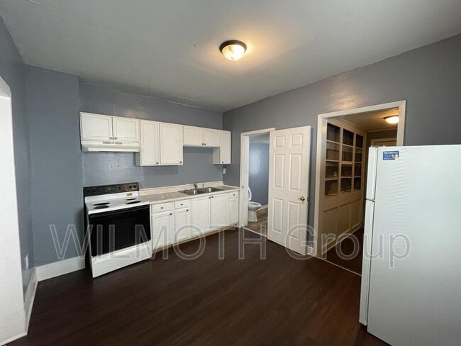 Building Photo - 1104 N Dearborn St