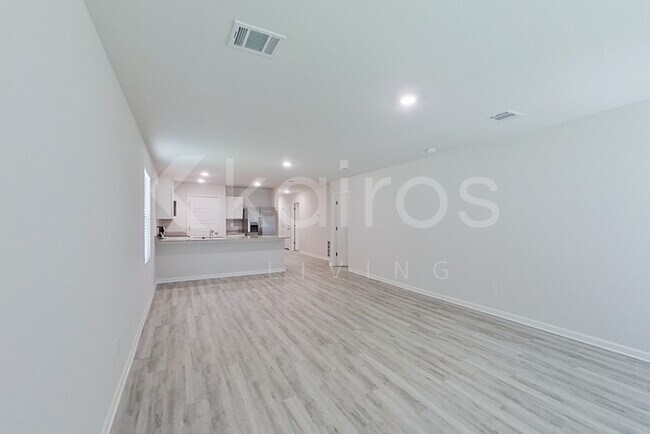 Foto del edificio - 14207 War Admiral Ave