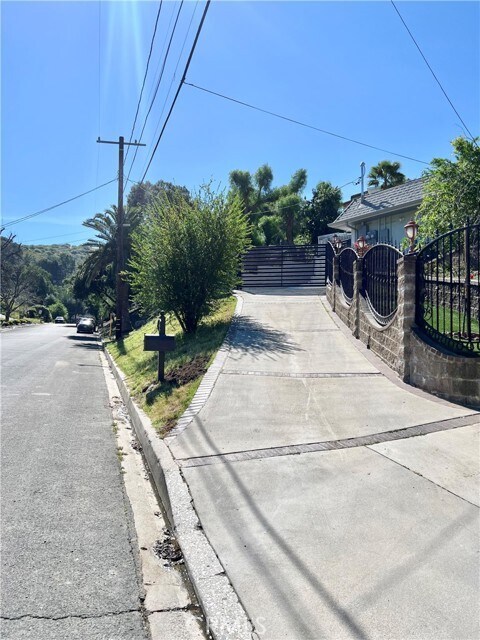 Foto del edificio - 9645 Dale Ave