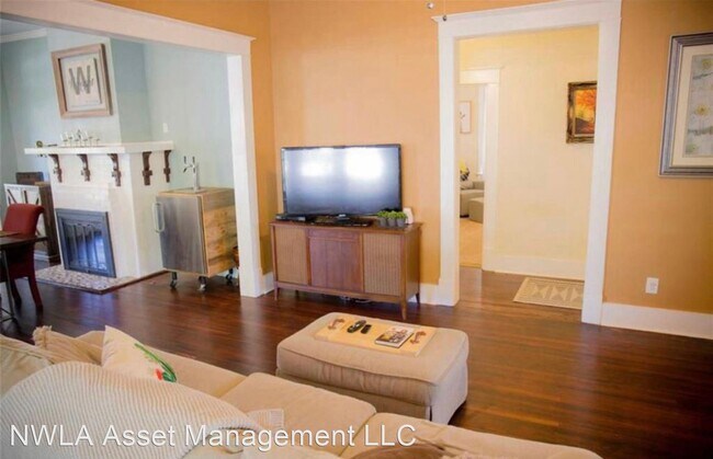 Building Photo - 3 br, 2 bath House - 2304 Highland Ave