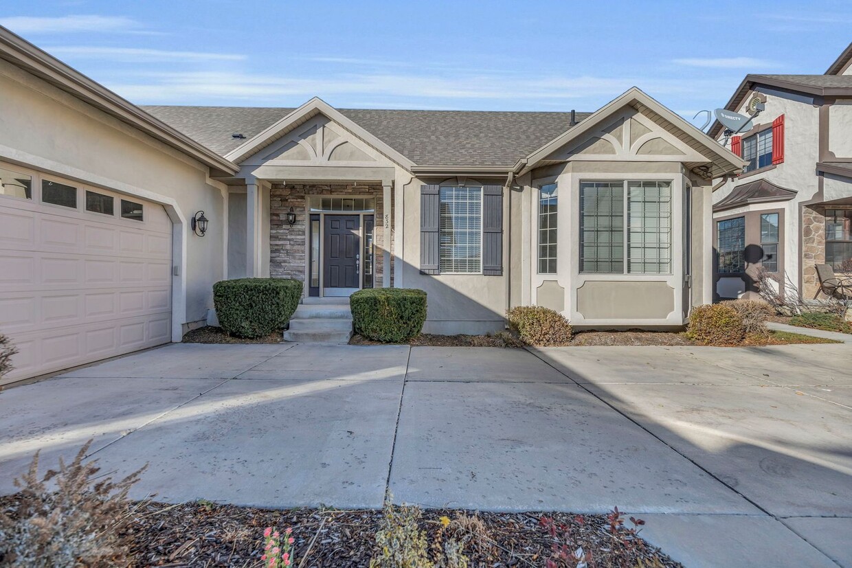 Primary Photo - Charming Midway Home