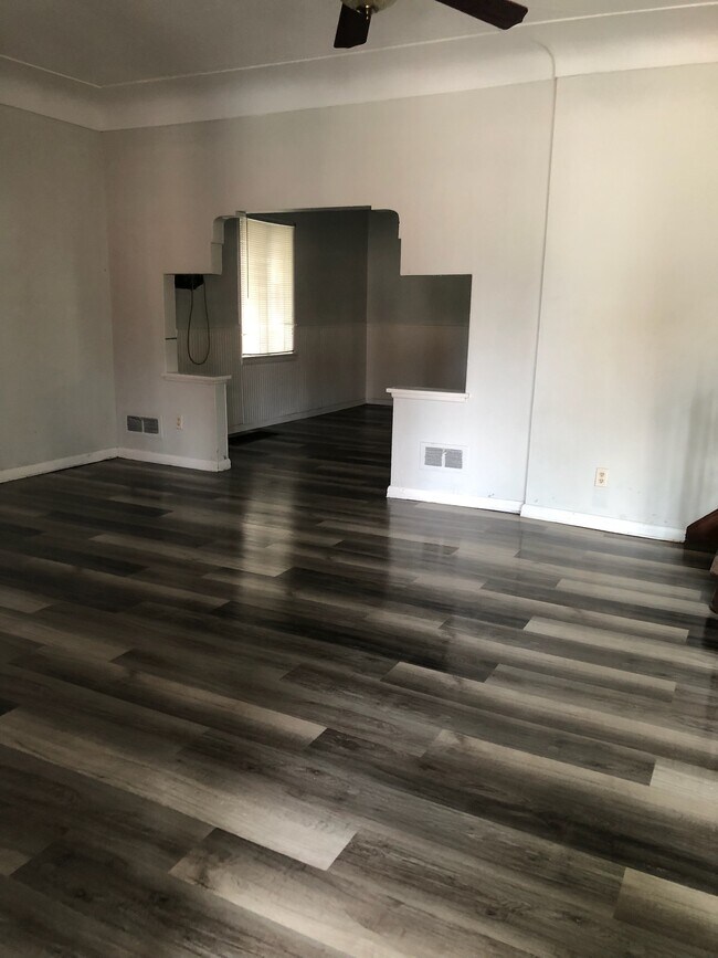 Building Photo - 858 Forsythe St