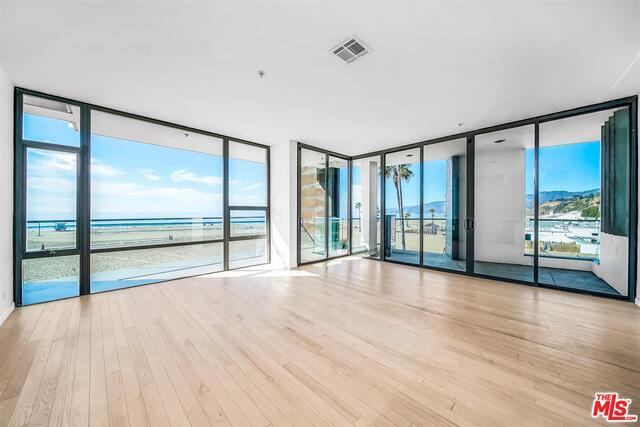 Building Photo - 270 Palisades Beach Rd