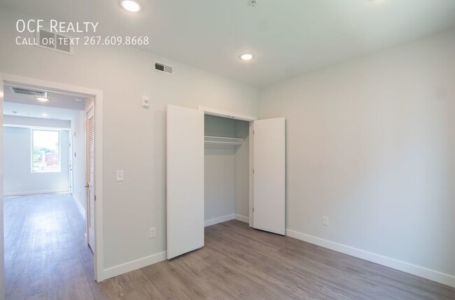 Building Photo - Grays Ferry Modern Two Bedroom