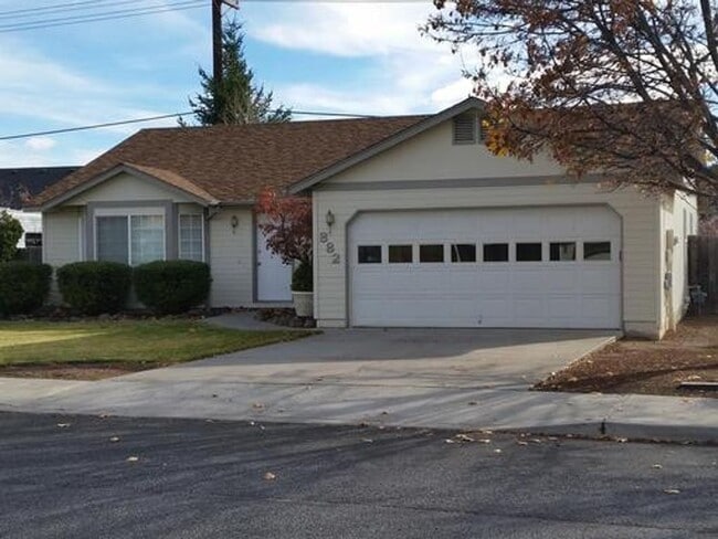 Building Photo - 3 Bed/2 Bath Single Level Home in NE Bend ...
