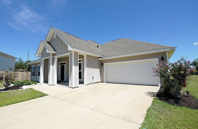 Building Photo - Spacious 5-Bedroom Home in Desirable Crest...