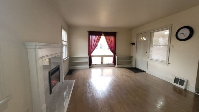 Foto del edificio - 1731 Deckner Ave