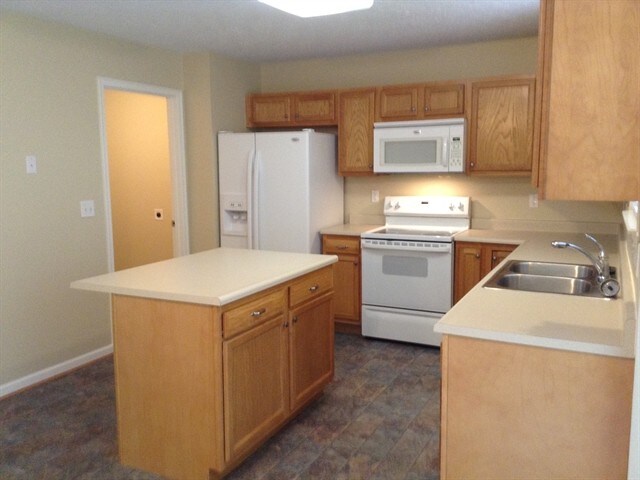 Building Photo - 2266 Siesta Drive