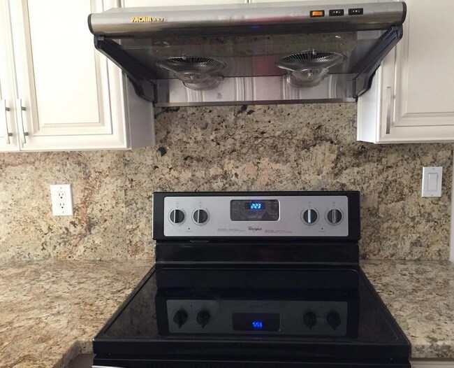 Foto del edificio - 5875 Doverwood Dr