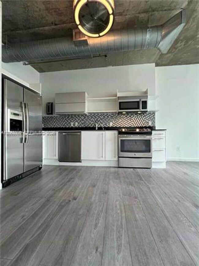 Foto del edificio - 690 SW 1st Ct