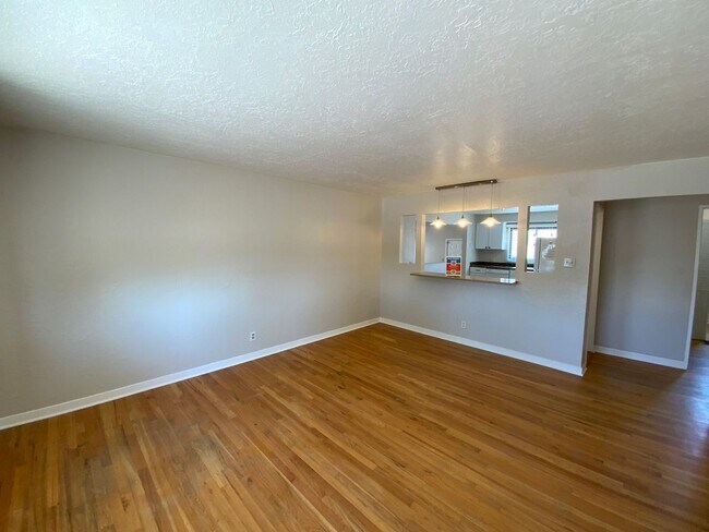 Foto del edificio - 3 Bedroom Single Story Home Near Gibson Bl...
