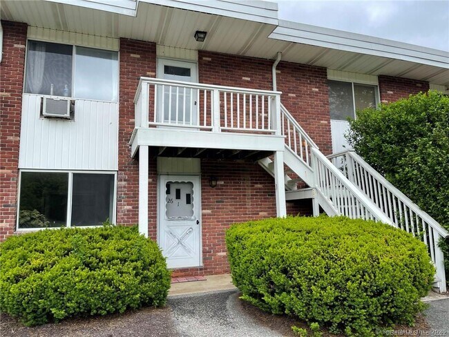 Foto del edificio - 26 Candlewood Lake Rd S