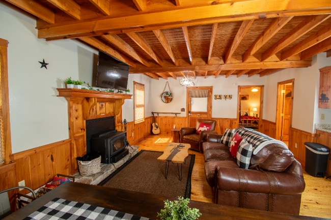 Building Photo - 328 Sharp Top Cir