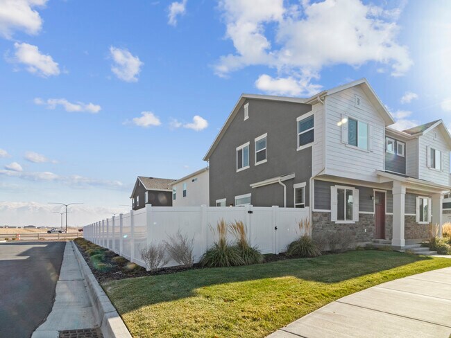 Building Photo - 3231 S Burkhill Ln