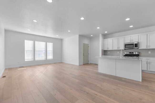 Building Photo - 1634 E 6820 N