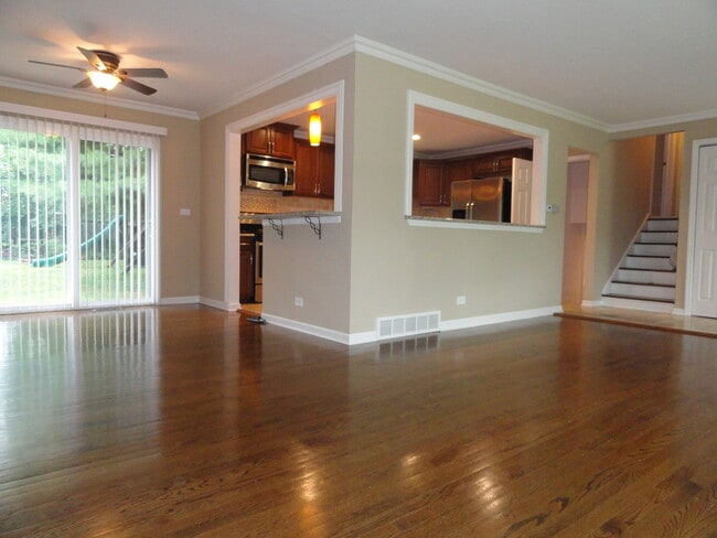 Building Photo - 596 Maple Ave