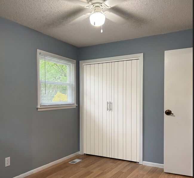 Foto del edificio - 2417 E Green St