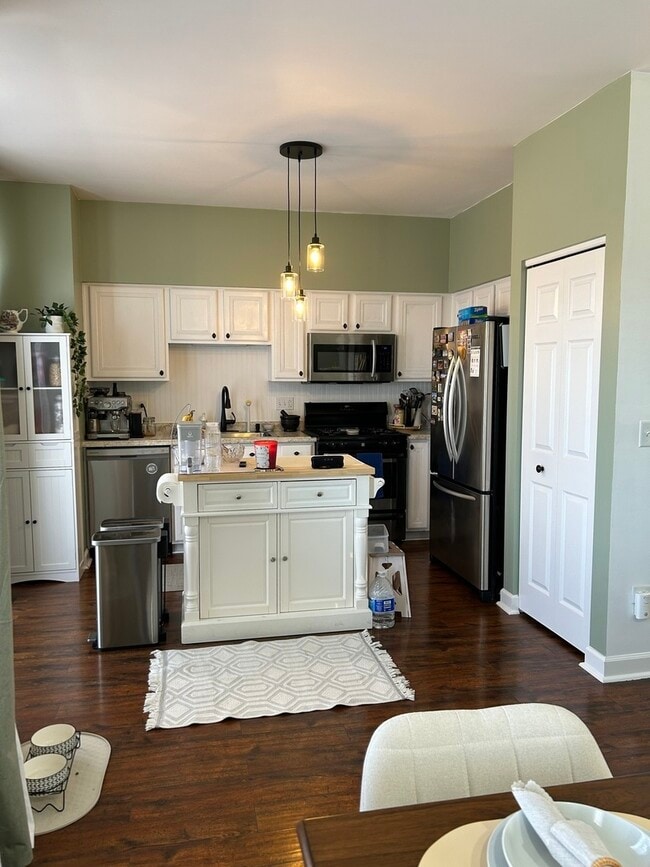 Building Photo - 411 Alyssa St