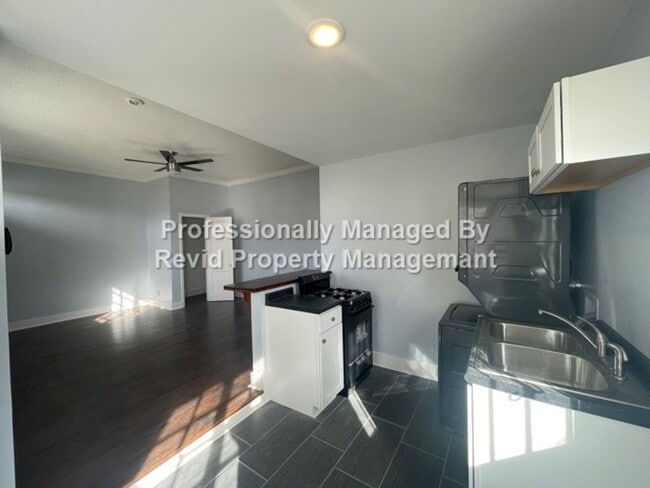Building Photo - 56 N Willett St