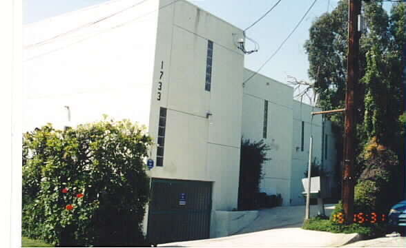 Building Photo - Lucile