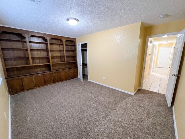 Building Photo - Beautiful 4 Bed 2 Bath Home in Edmond!