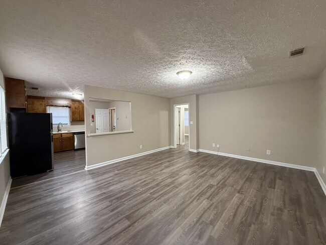 Foto del edificio - 2071/2073 Cantrell Ln